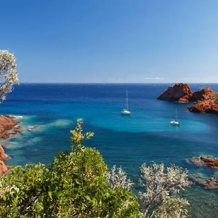 Cadre D'exception: Panoramic Sea View In Saint-raphael