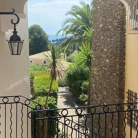 Cadre D'exception: Panoramic Sea View In Saint-raphael Saint-Raphael (Var)